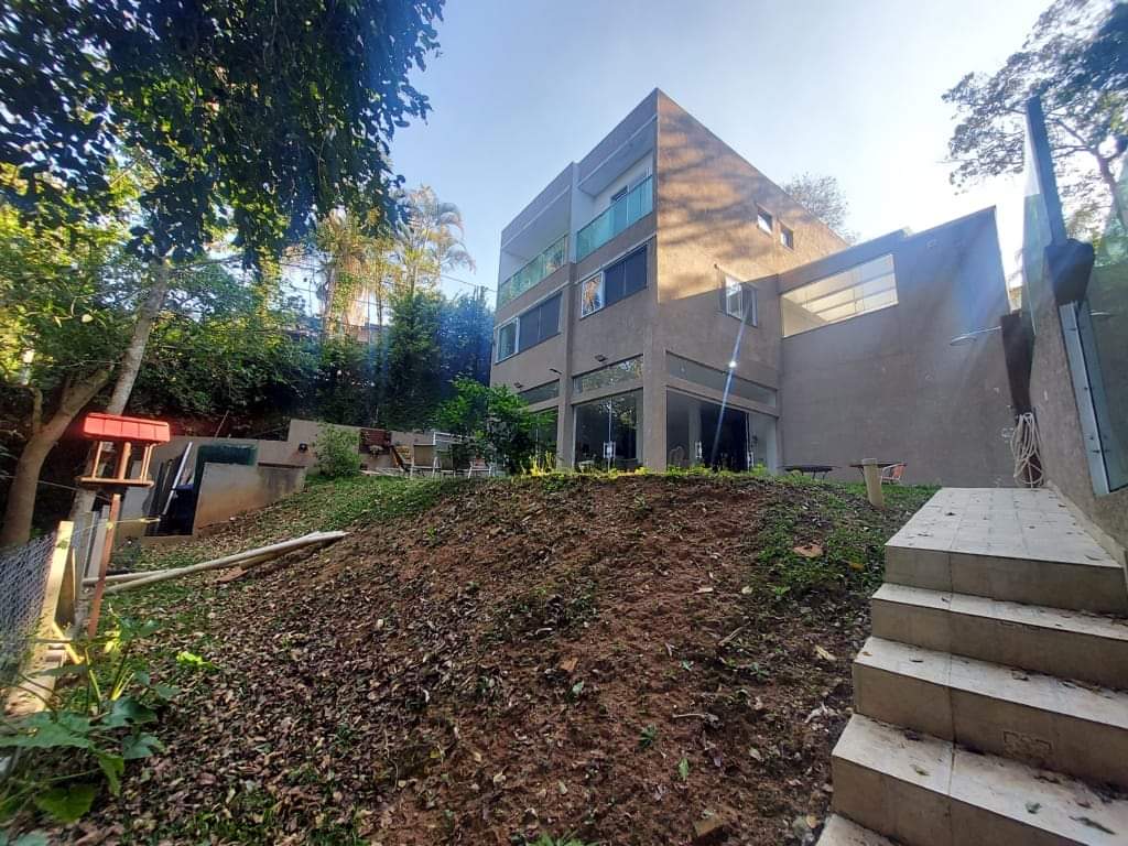 CASA EM CONDOMÍNIO