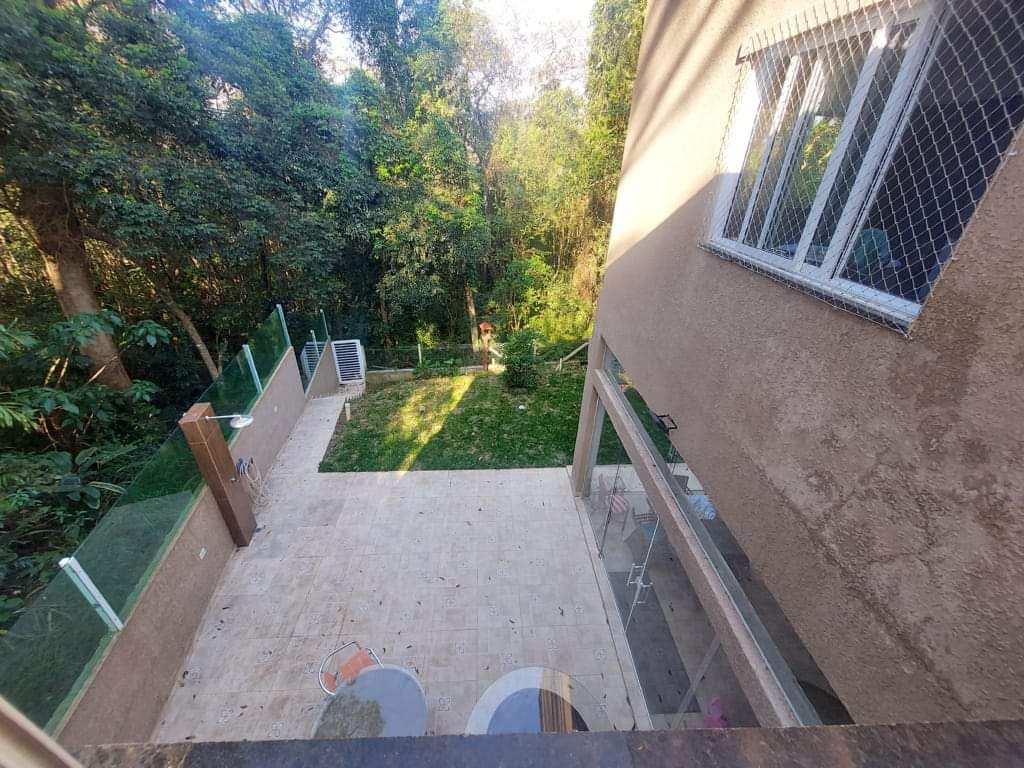 CASA EM CONDOMÍNIO