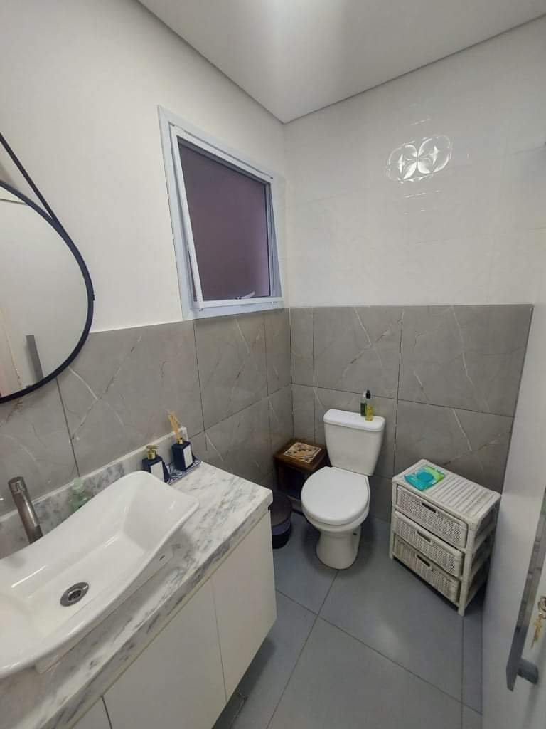 CASA EM CONDOMÍNIO