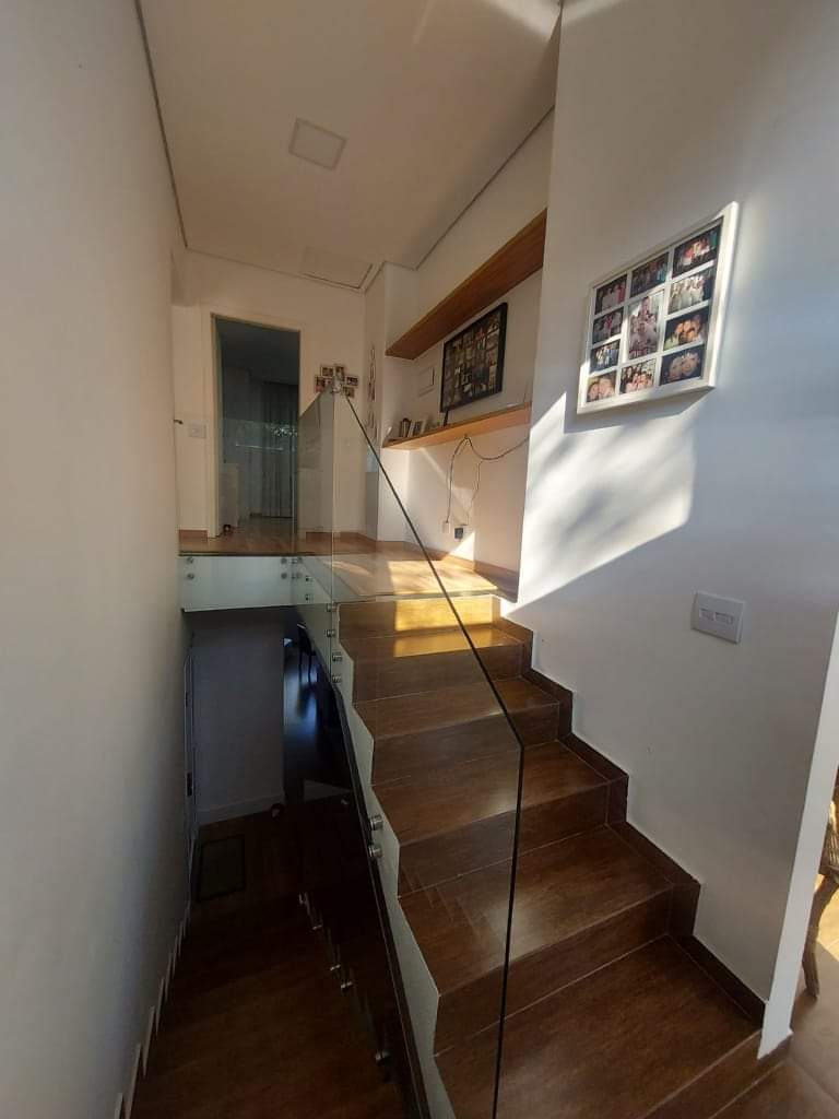 CASA EM CONDOMÍNIO