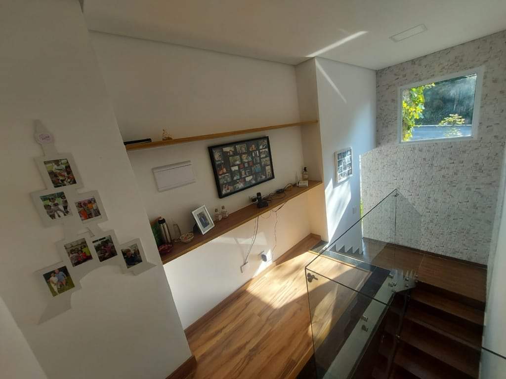 CASA EM CONDOMÍNIO