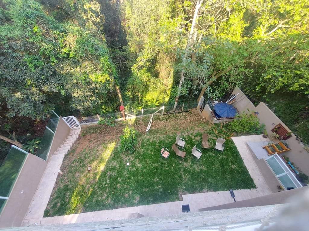 CASA EM CONDOMÍNIO