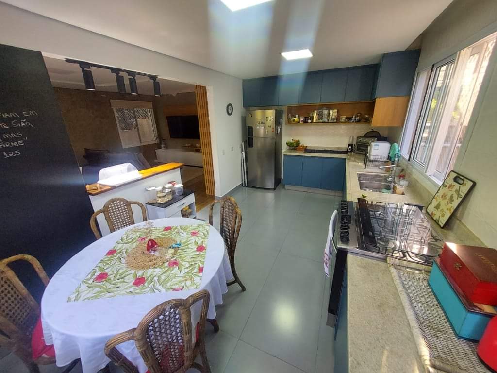 CASA EM CONDOMÍNIO