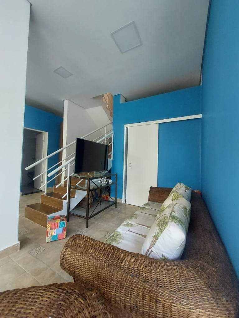 CASA EM CONDOMÍNIO