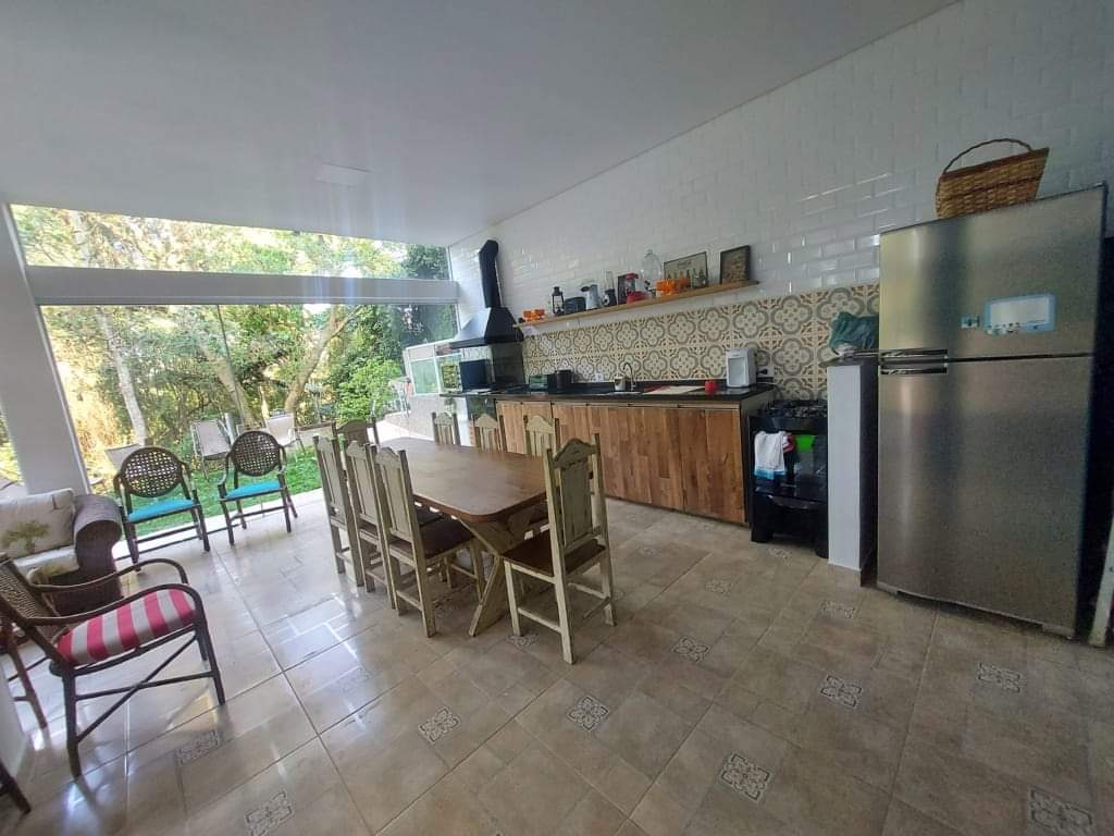 CASA EM CONDOMÍNIO