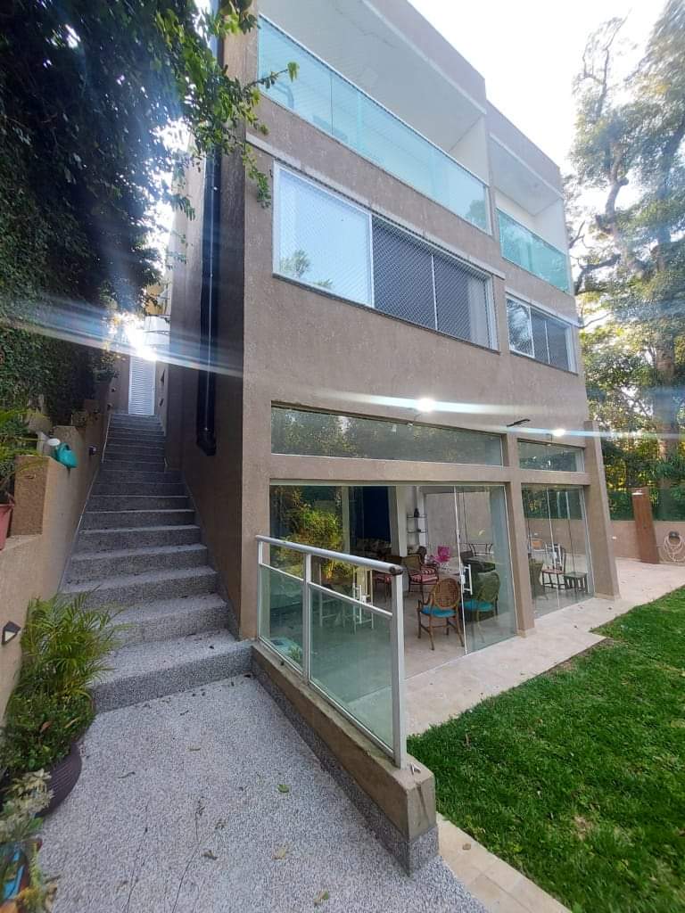 CASA EM CONDOMÍNIO