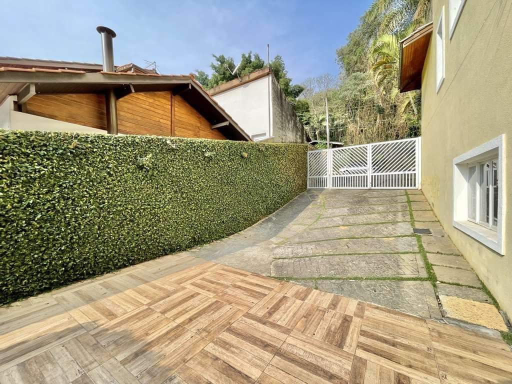 CASA EM CONDOMÍNIO
