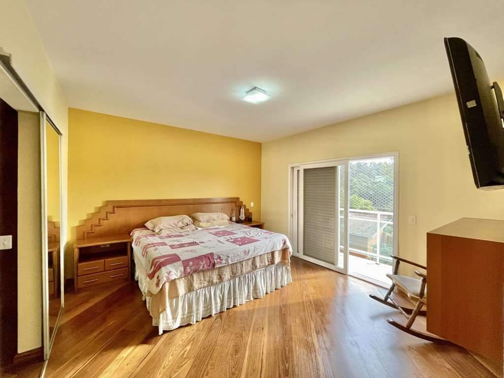 CASA EM CONDOMÍNIO