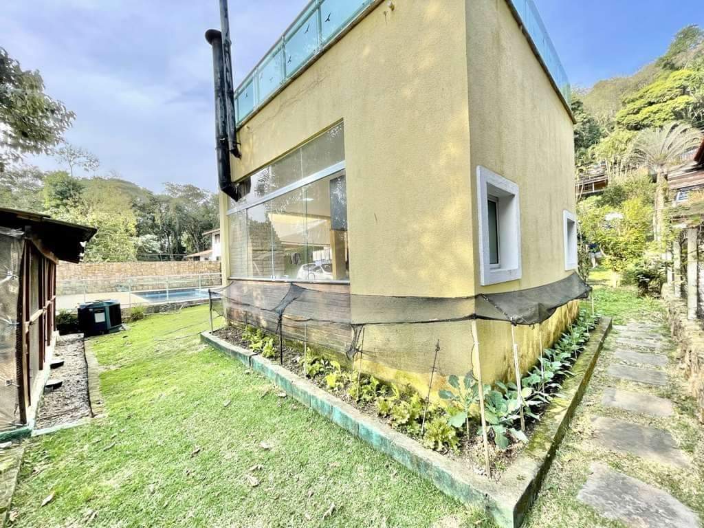 CASA EM CONDOMÍNIO