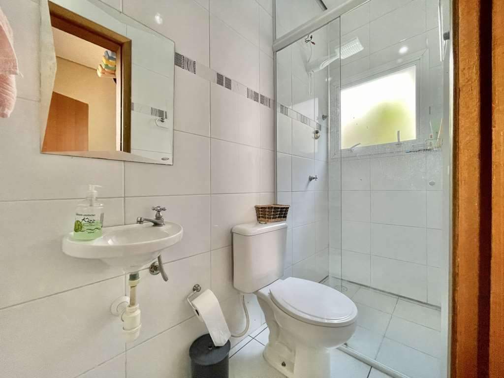 CASA EM CONDOMÍNIO