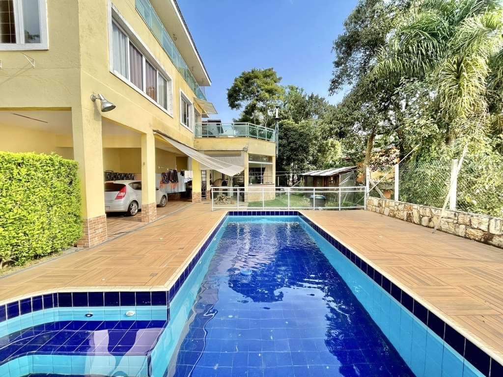 CASA EM CONDOMÍNIO