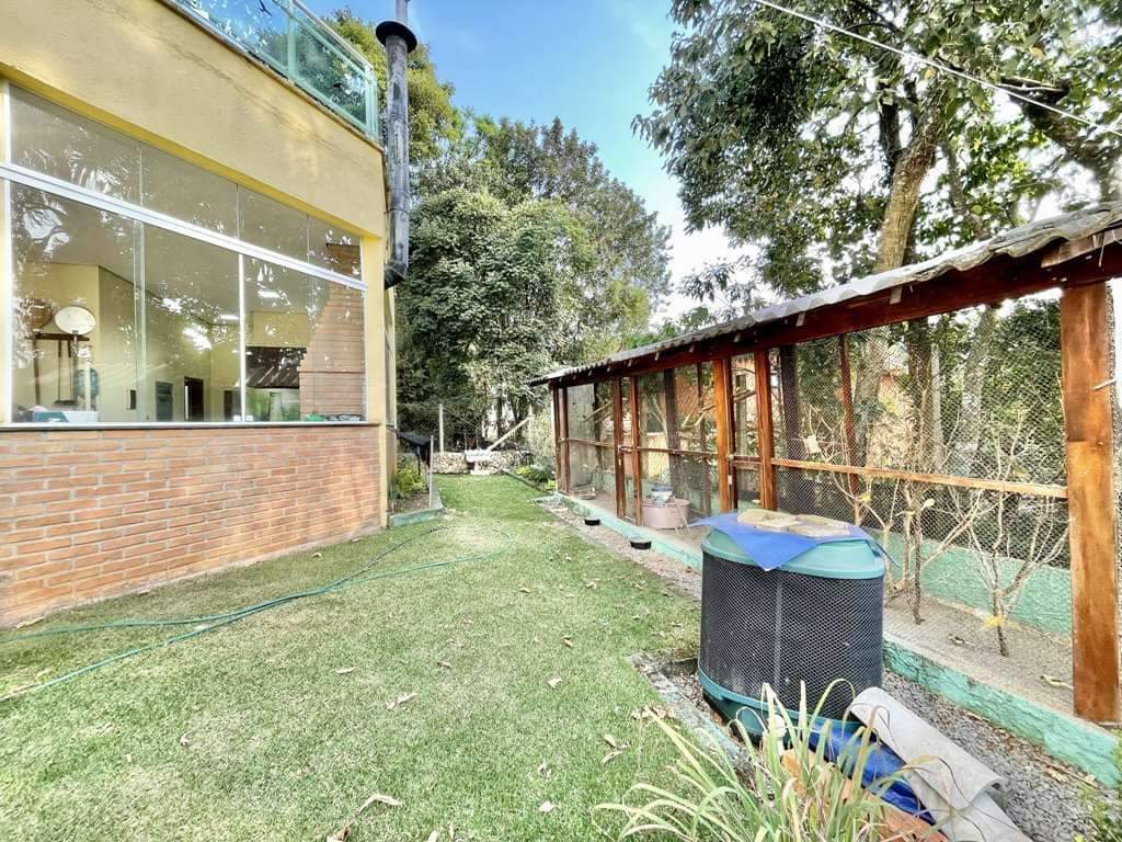 CASA EM CONDOMÍNIO