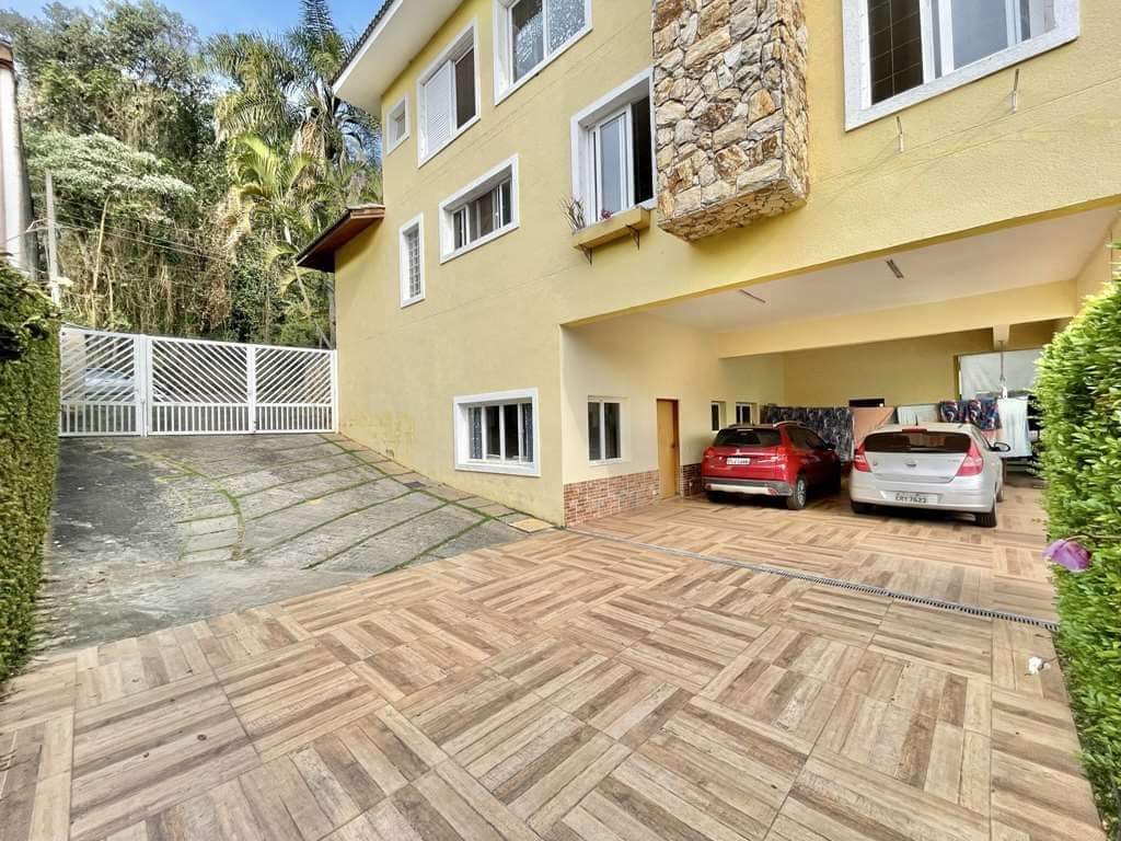 CASA EM CONDOMÍNIO