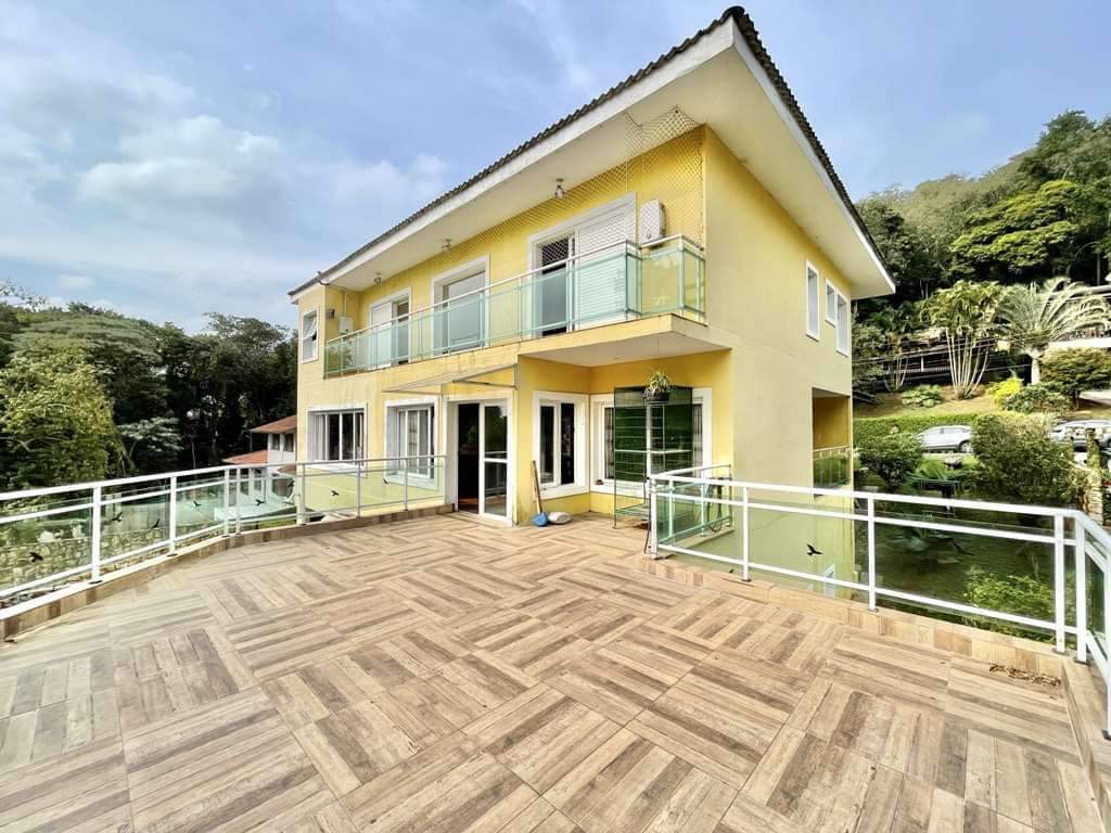 CASA EM CONDOMÍNIO