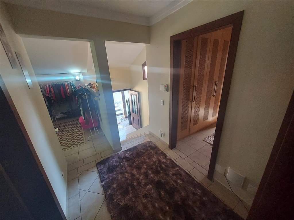 CASA EM CONDOMÍNIO