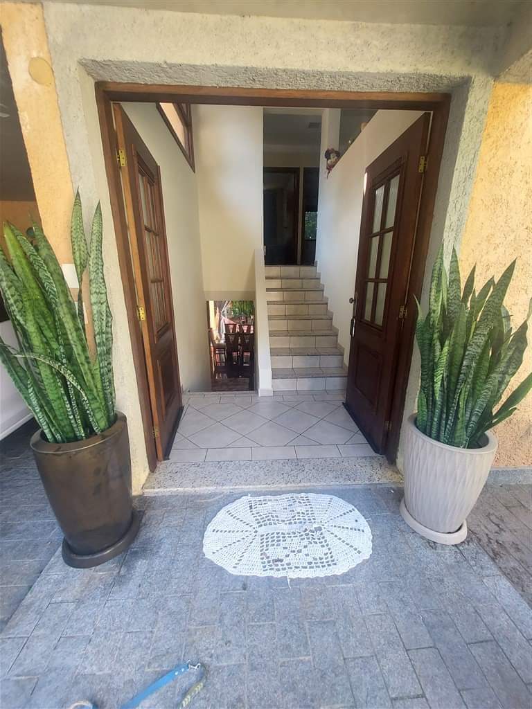 CASA EM CONDOMÍNIO