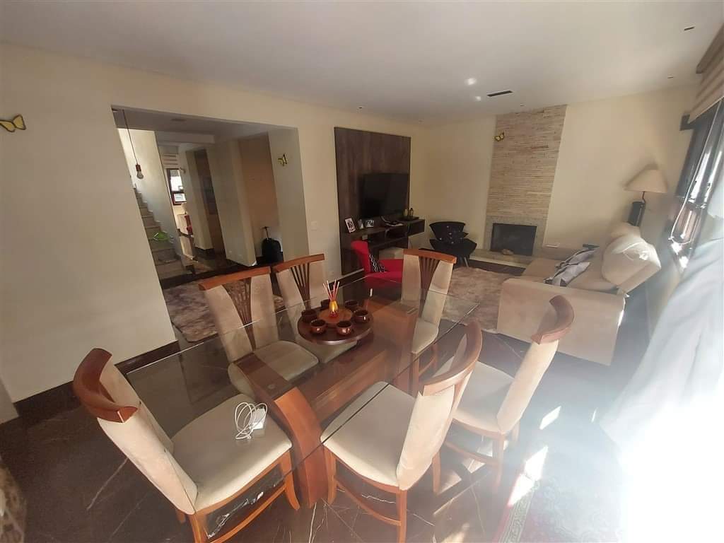 CASA EM CONDOMÍNIO