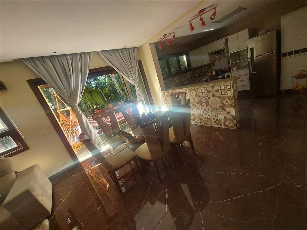 CASA EM CONDOMÍNIO