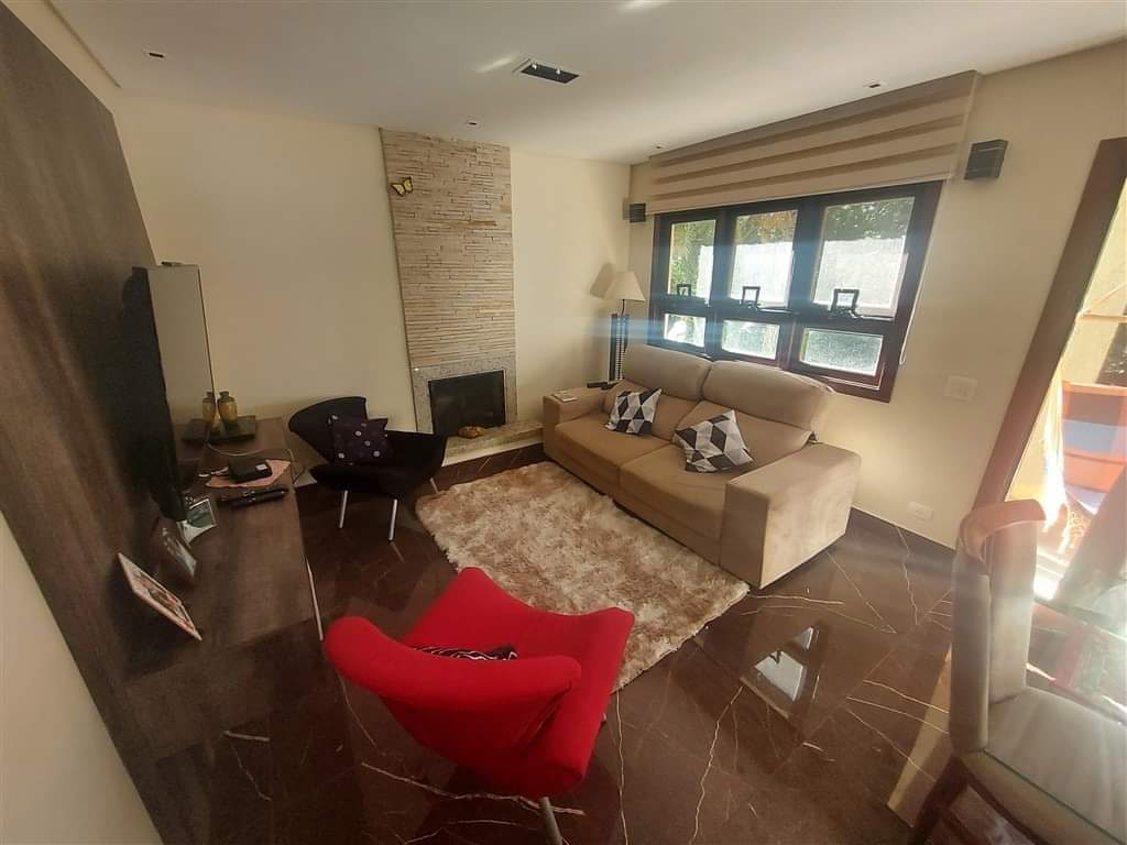 CASA EM CONDOMÍNIO