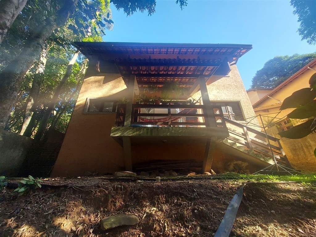 CASA EM CONDOMÍNIO