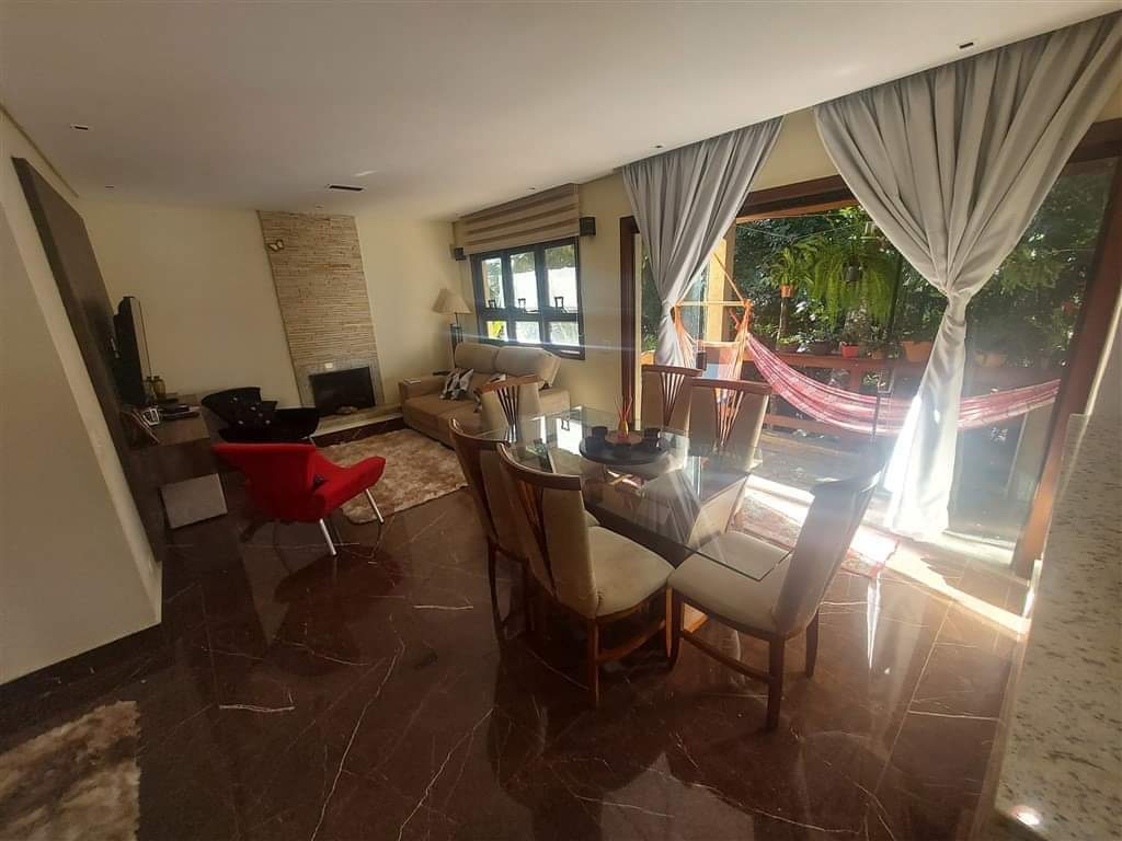 CASA EM CONDOMÍNIO