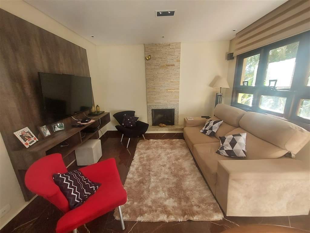 CASA EM CONDOMÍNIO