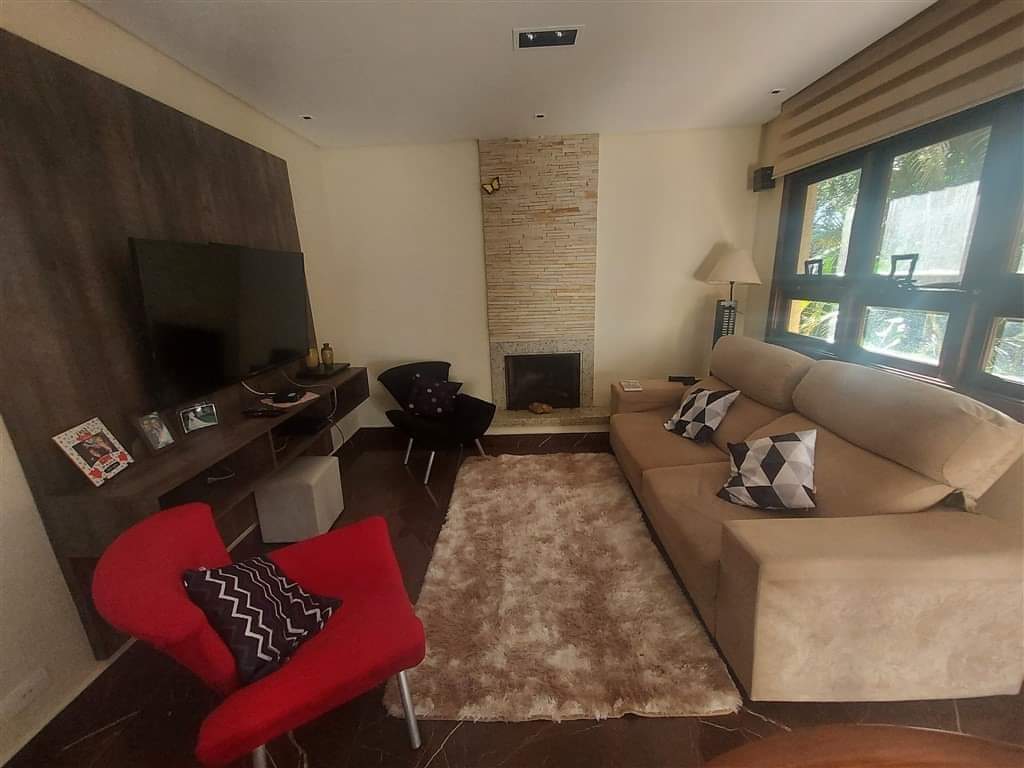CASA EM CONDOMÍNIO