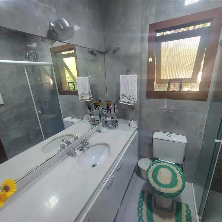 CASA EM CONDOMÍNIO