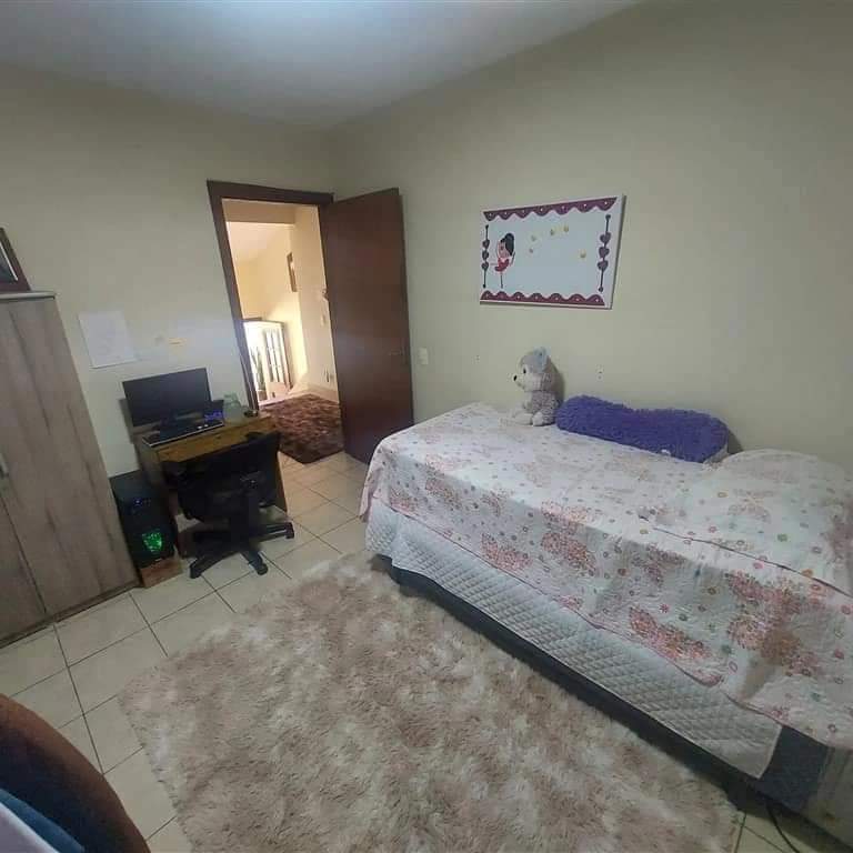 CASA EM CONDOMÍNIO
