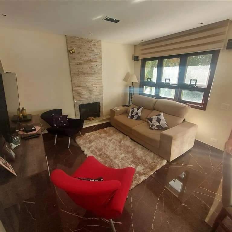 CASA EM CONDOMÍNIO