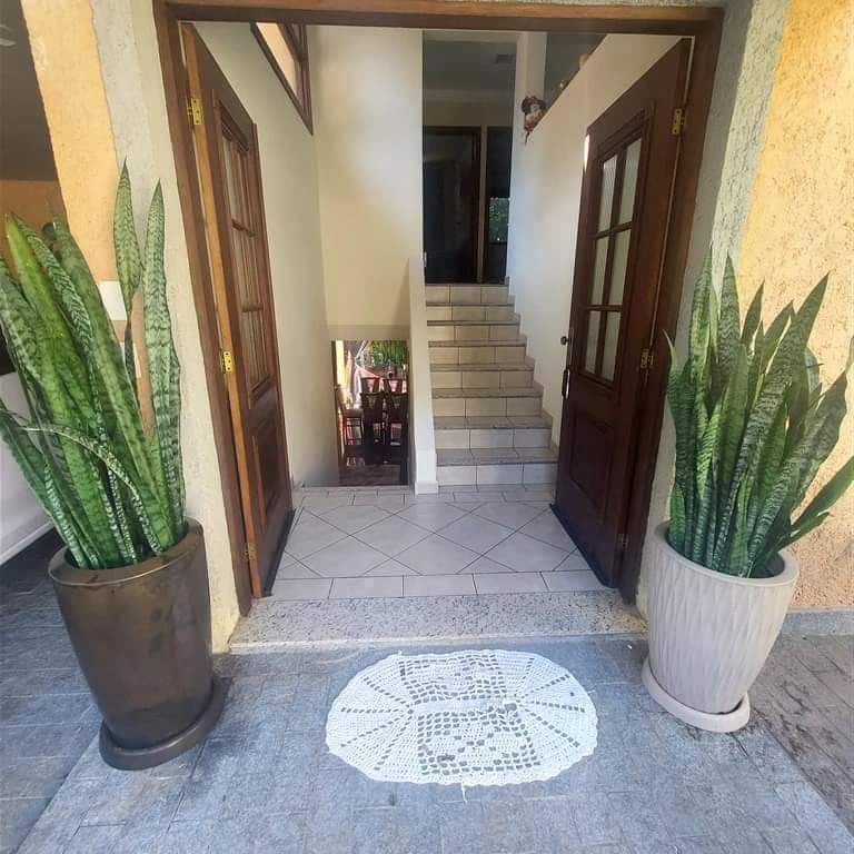 CASA EM CONDOMÍNIO