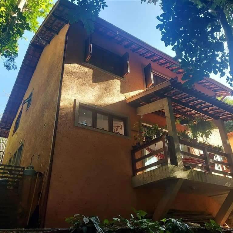 CASA EM CONDOMÍNIO