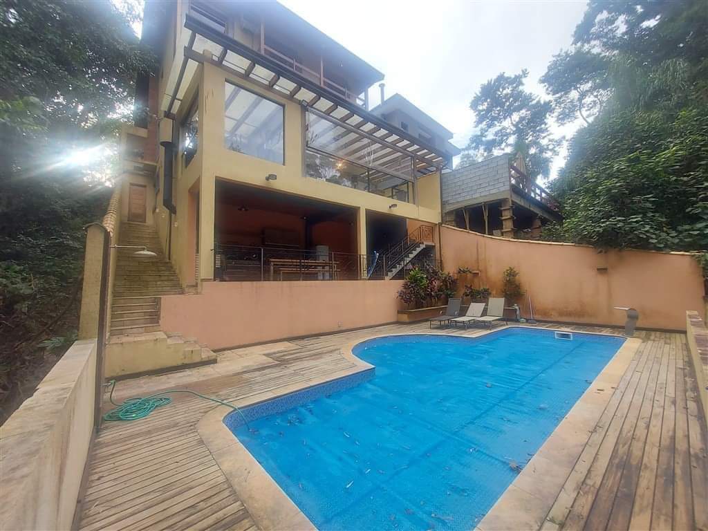 CASA EM CONDOMÍNIO