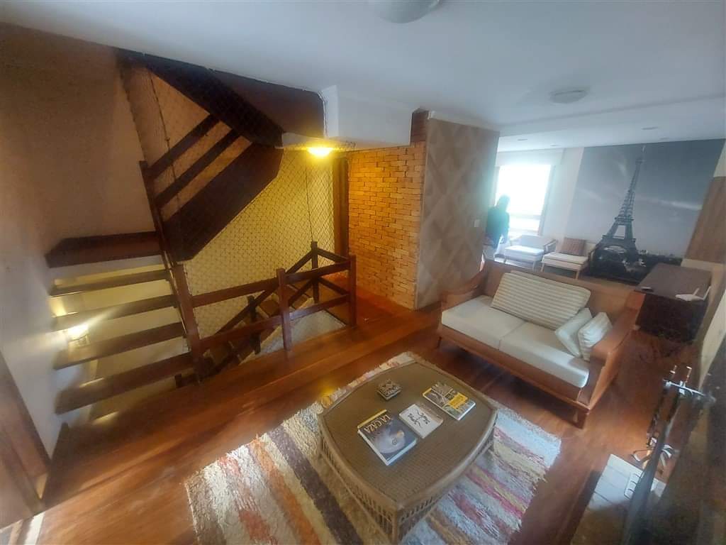CASA EM CONDOMÍNIO