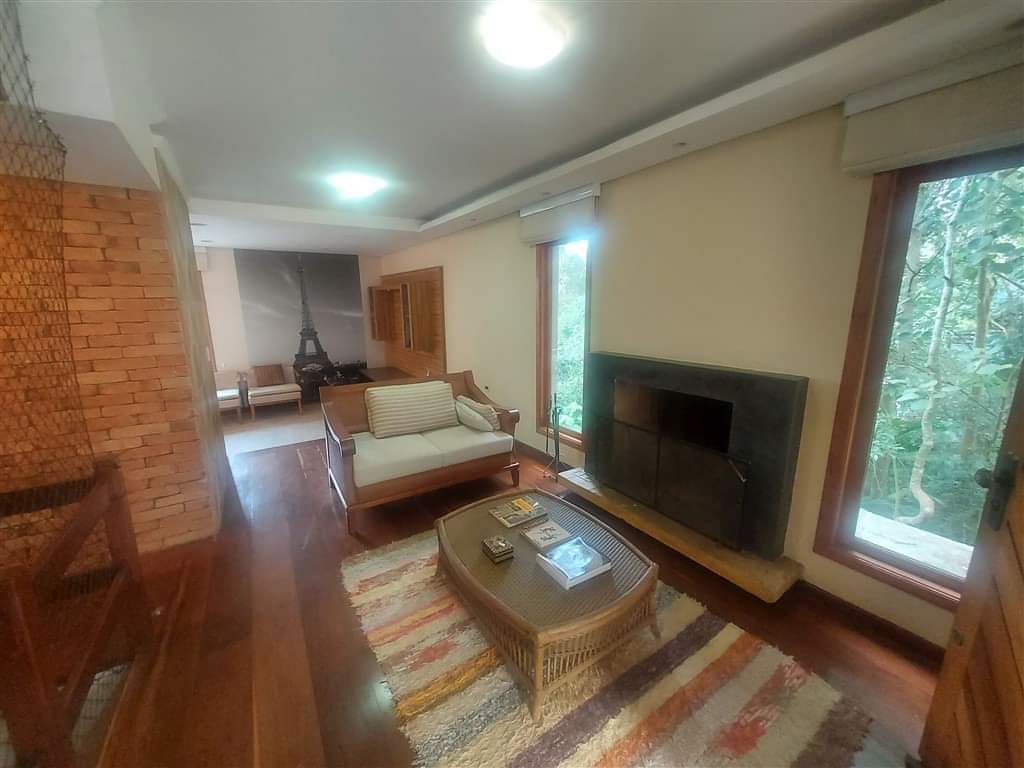 CASA EM CONDOMÍNIO