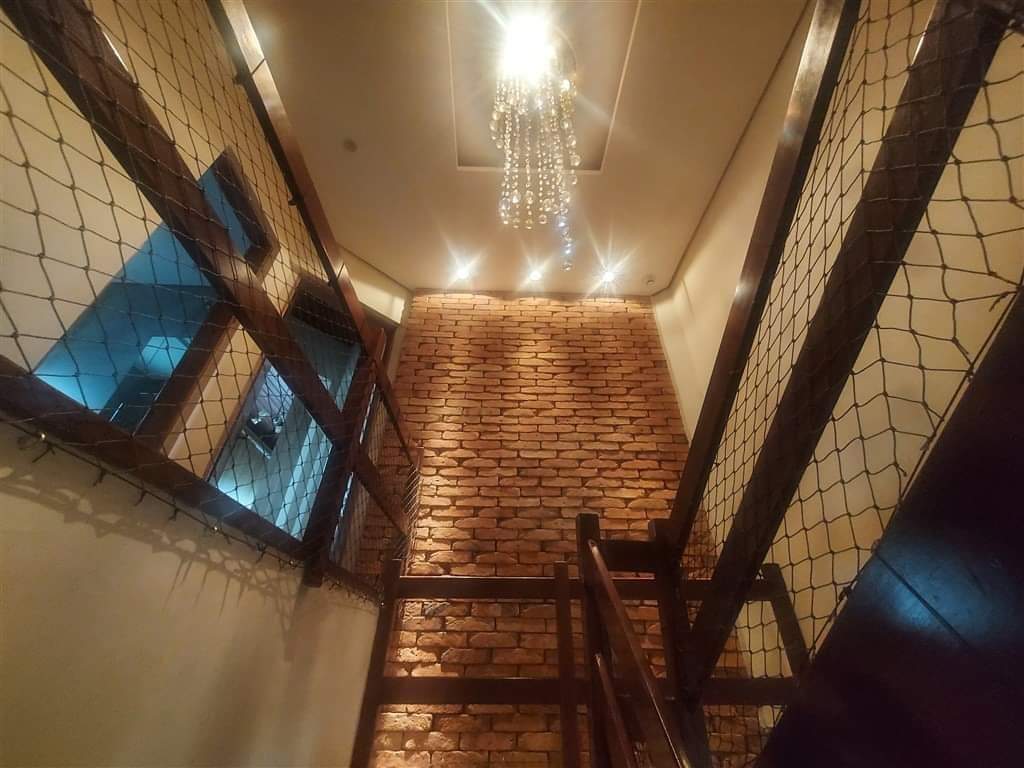 CASA EM CONDOMÍNIO