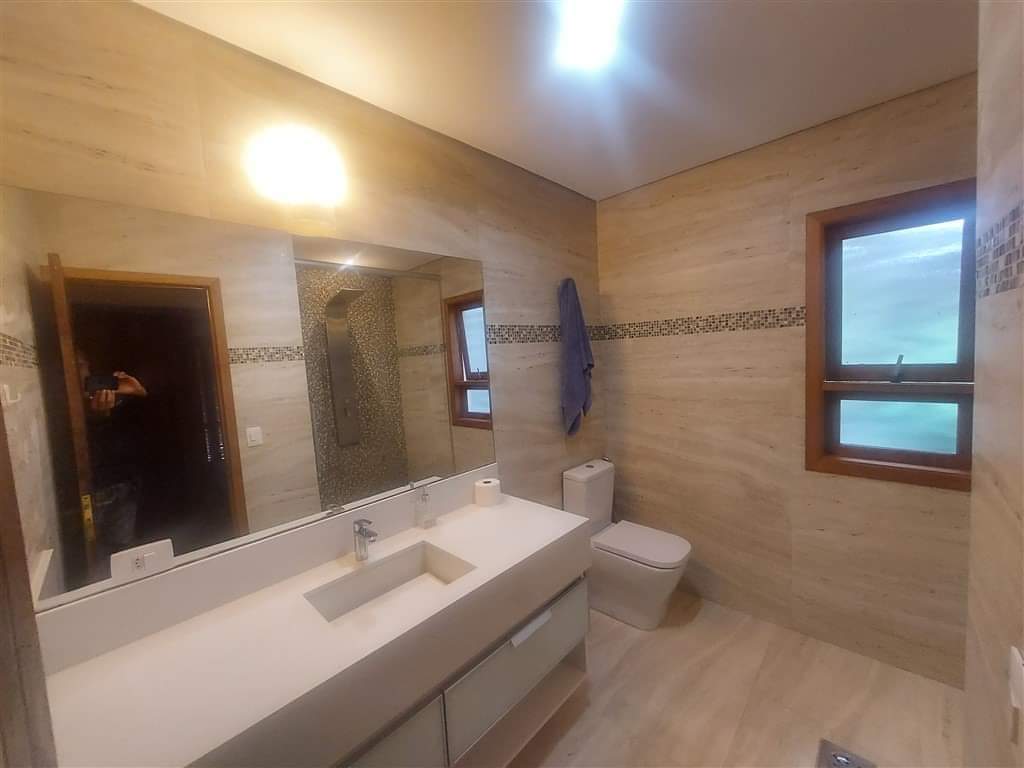 CASA EM CONDOMÍNIO