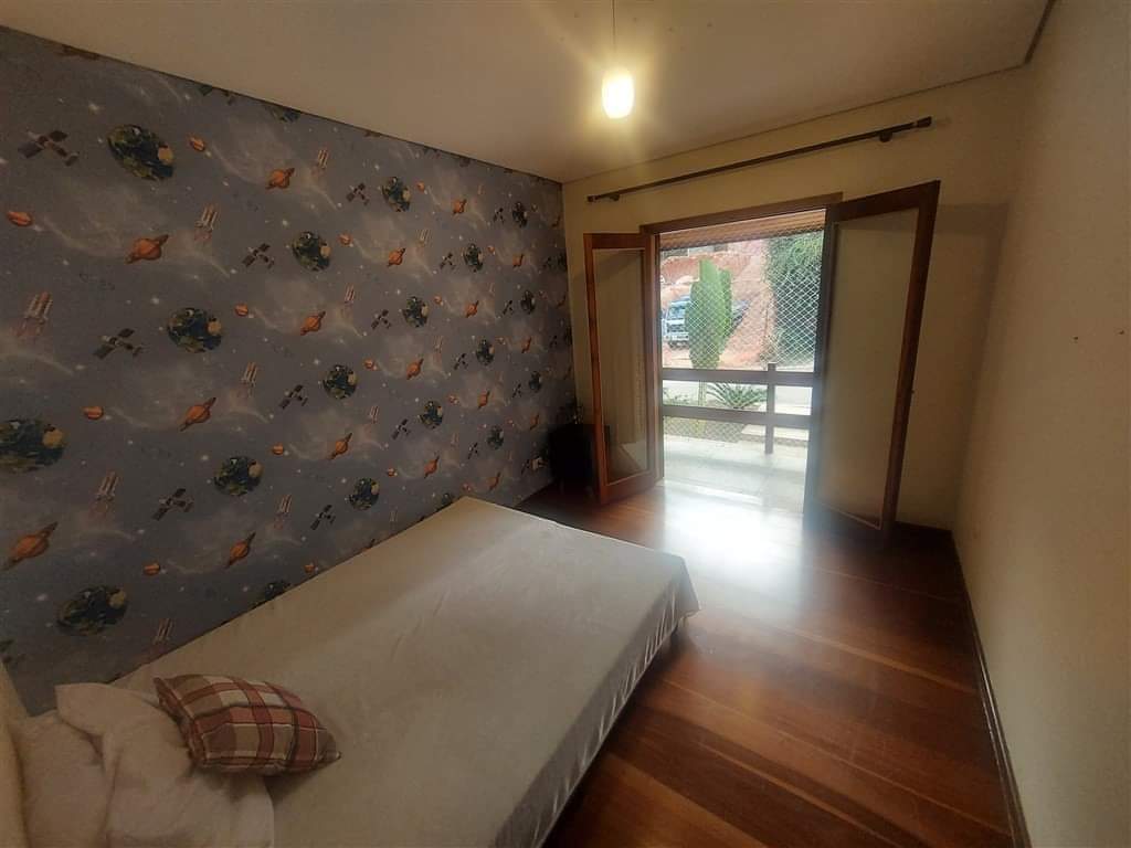 CASA EM CONDOMÍNIO