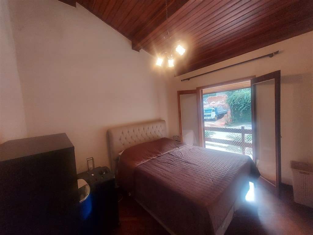 CASA EM CONDOMÍNIO