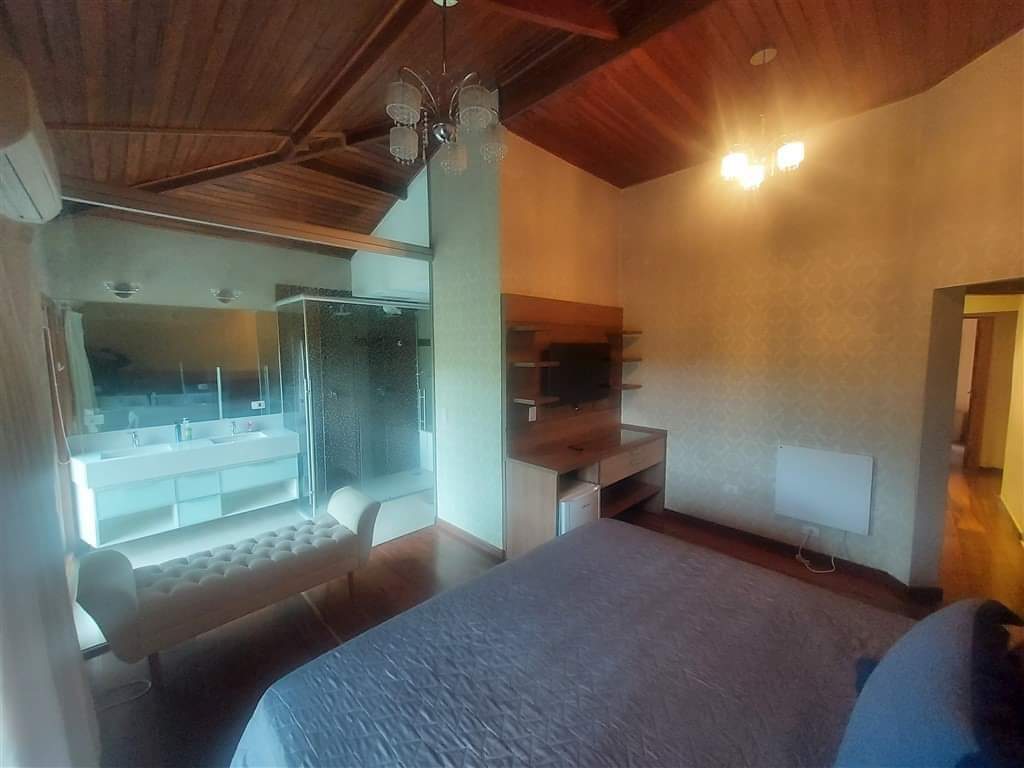 CASA EM CONDOMÍNIO