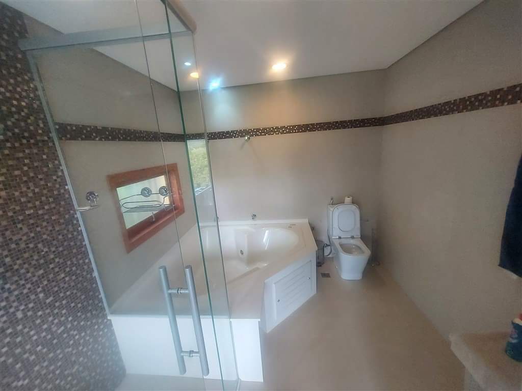CASA EM CONDOMÍNIO