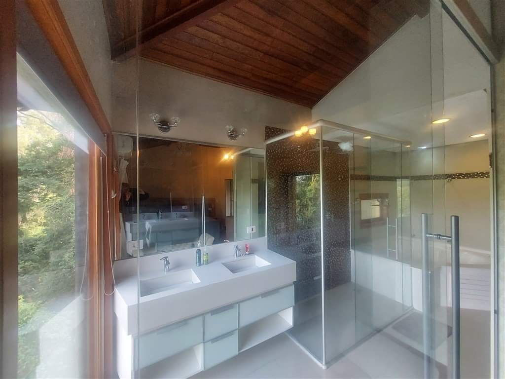 CASA EM CONDOMÍNIO