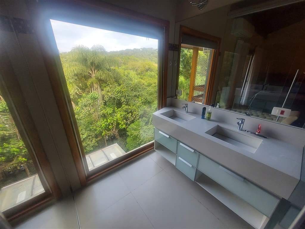 CASA EM CONDOMÍNIO