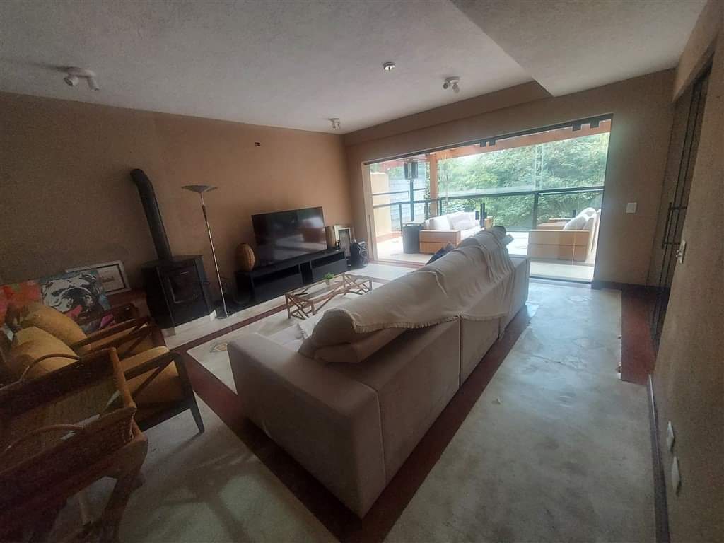 CASA EM CONDOMÍNIO