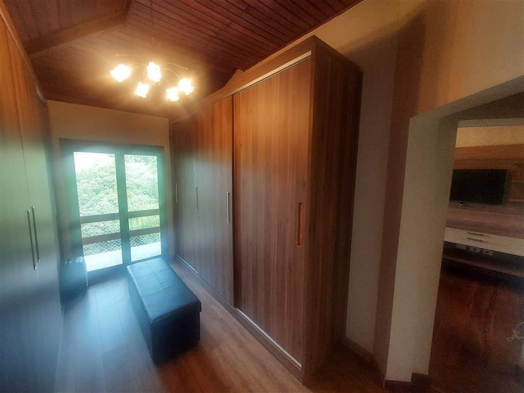 CASA EM CONDOMÍNIO