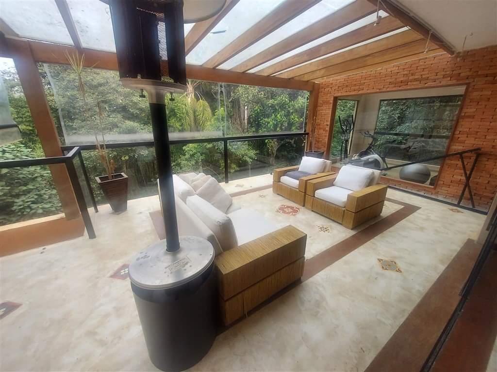 CASA EM CONDOMÍNIO
