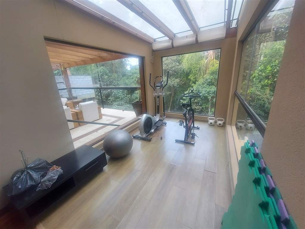 CASA EM CONDOMÍNIO