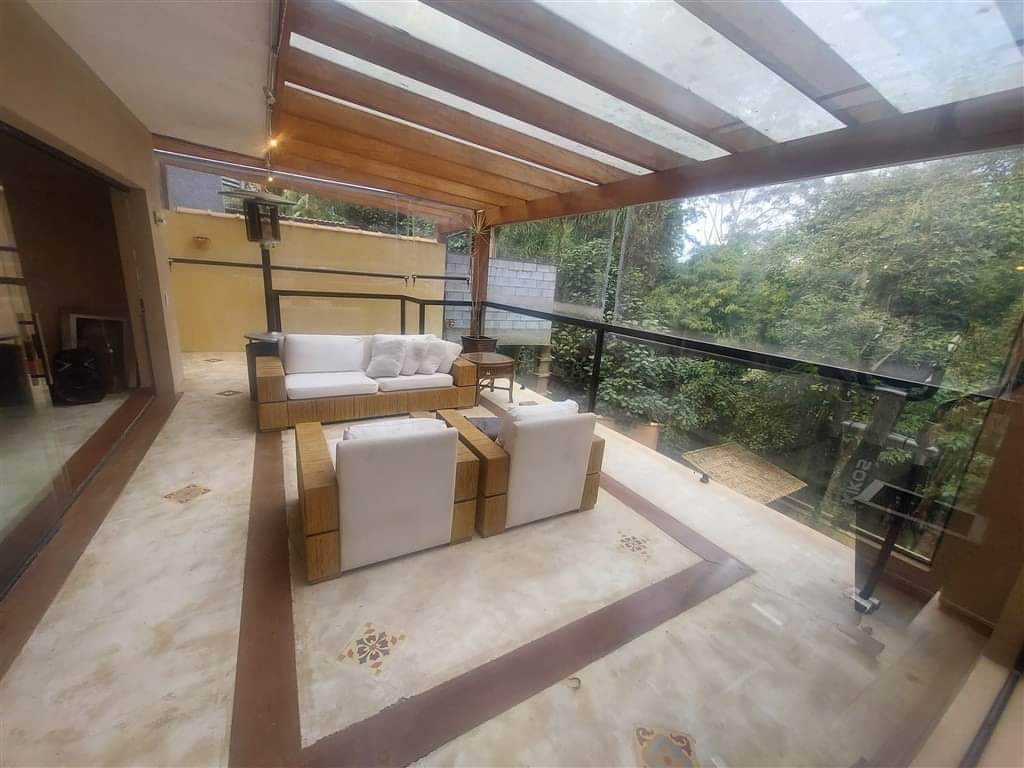 CASA EM CONDOMÍNIO