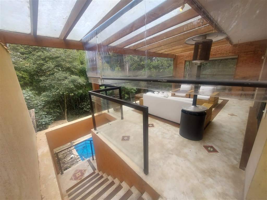 CASA EM CONDOMÍNIO