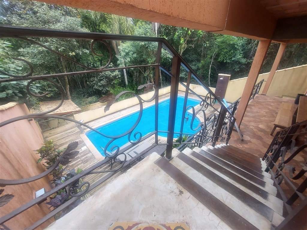 CASA EM CONDOMÍNIO
